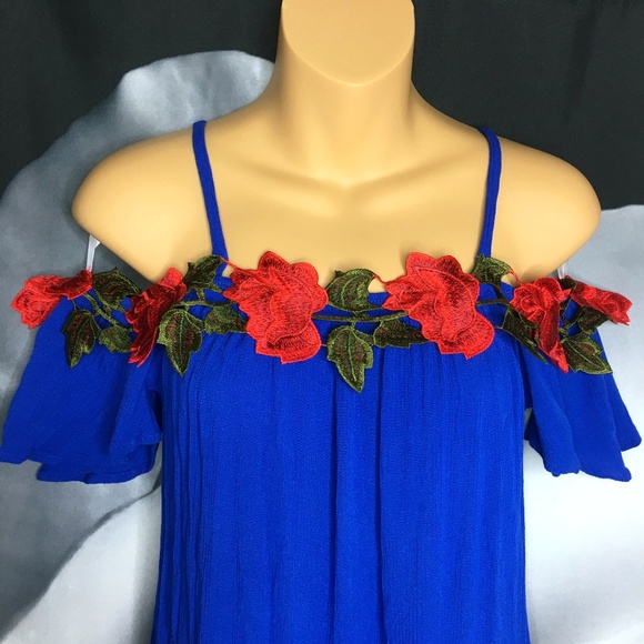 NWOT A'GACI Flower Applique Cold Shoulder Top - Picture 3 of 4